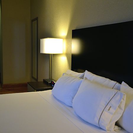 Holiday Inn Express Cleveland Downtown By Ihg Екстер'єр фото