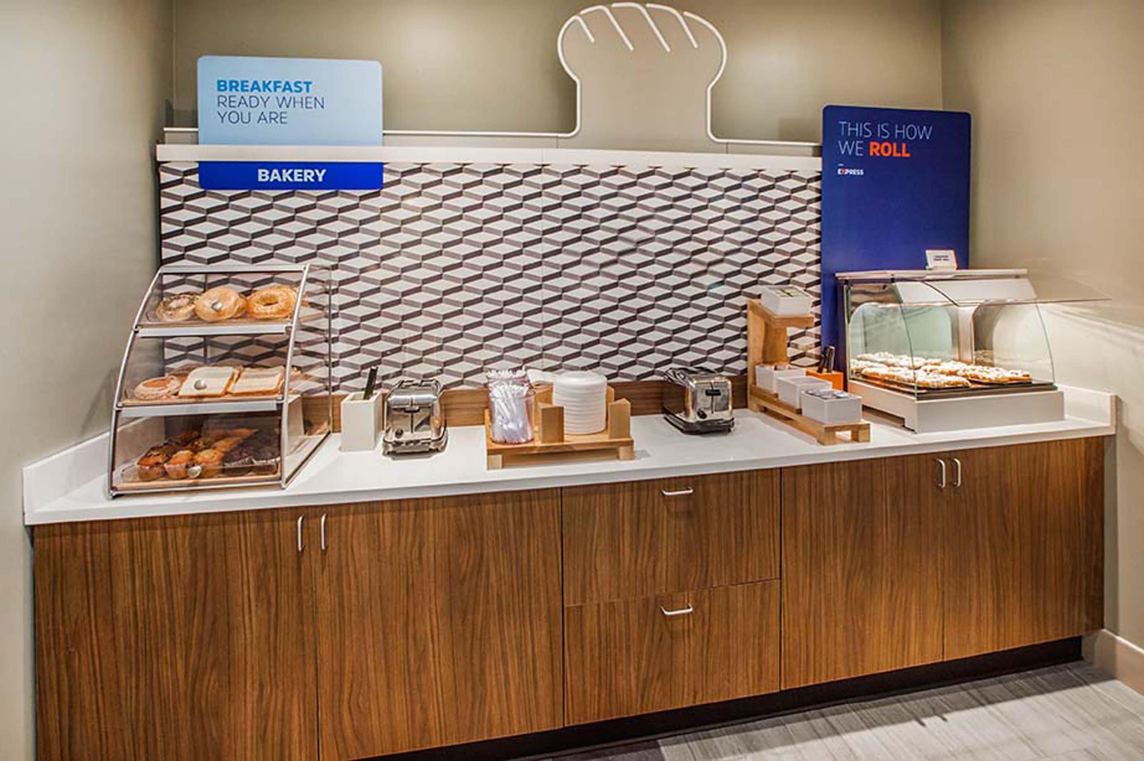 Holiday Inn Express Cleveland Downtown By Ihg Екстер'єр фото