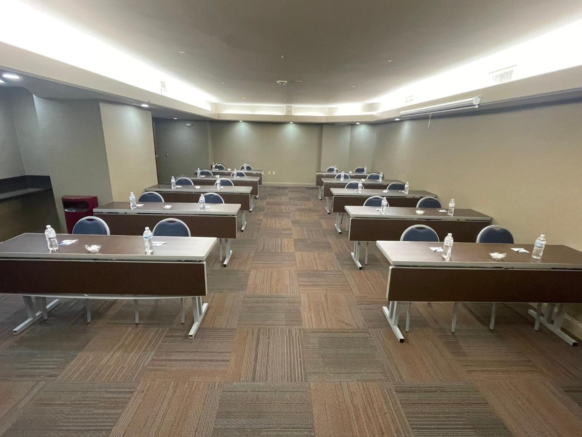 Holiday Inn Express Cleveland Downtown By Ihg Екстер'єр фото