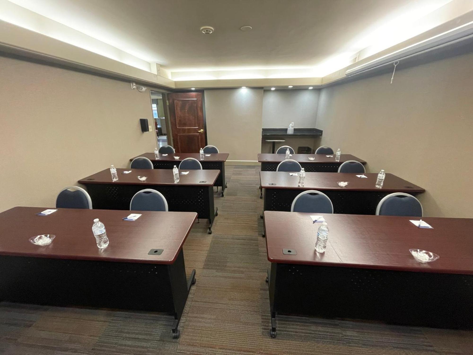 Holiday Inn Express Cleveland Downtown By Ihg Екстер'єр фото