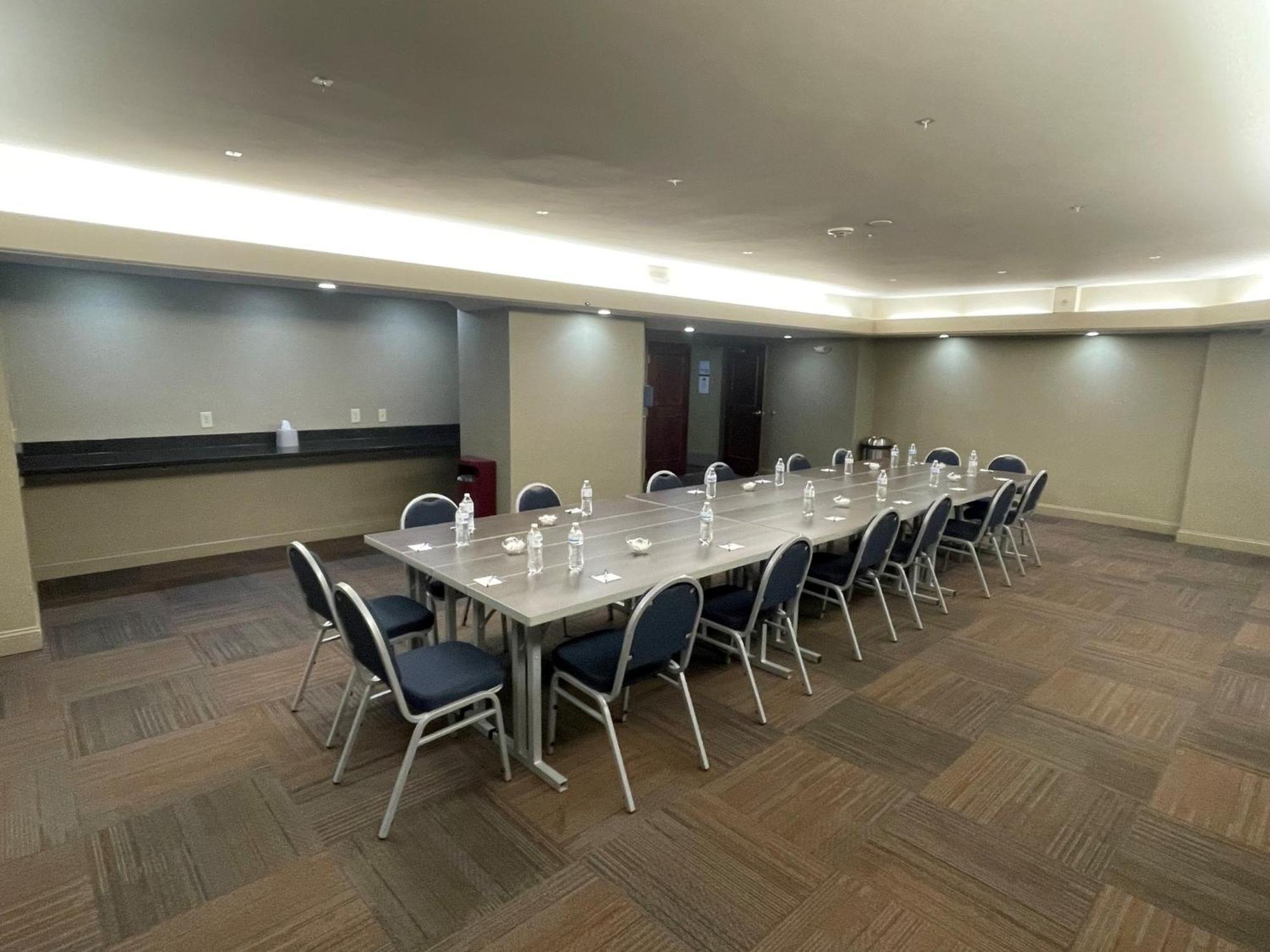 Holiday Inn Express Cleveland Downtown By Ihg Екстер'єр фото