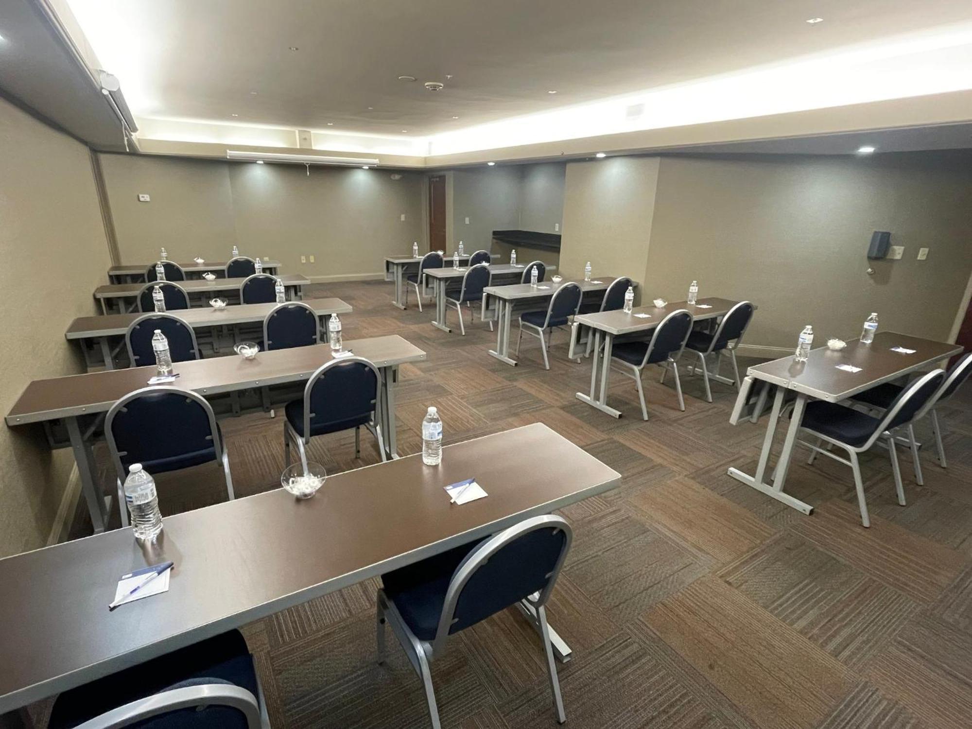Holiday Inn Express Cleveland Downtown By Ihg Екстер'єр фото