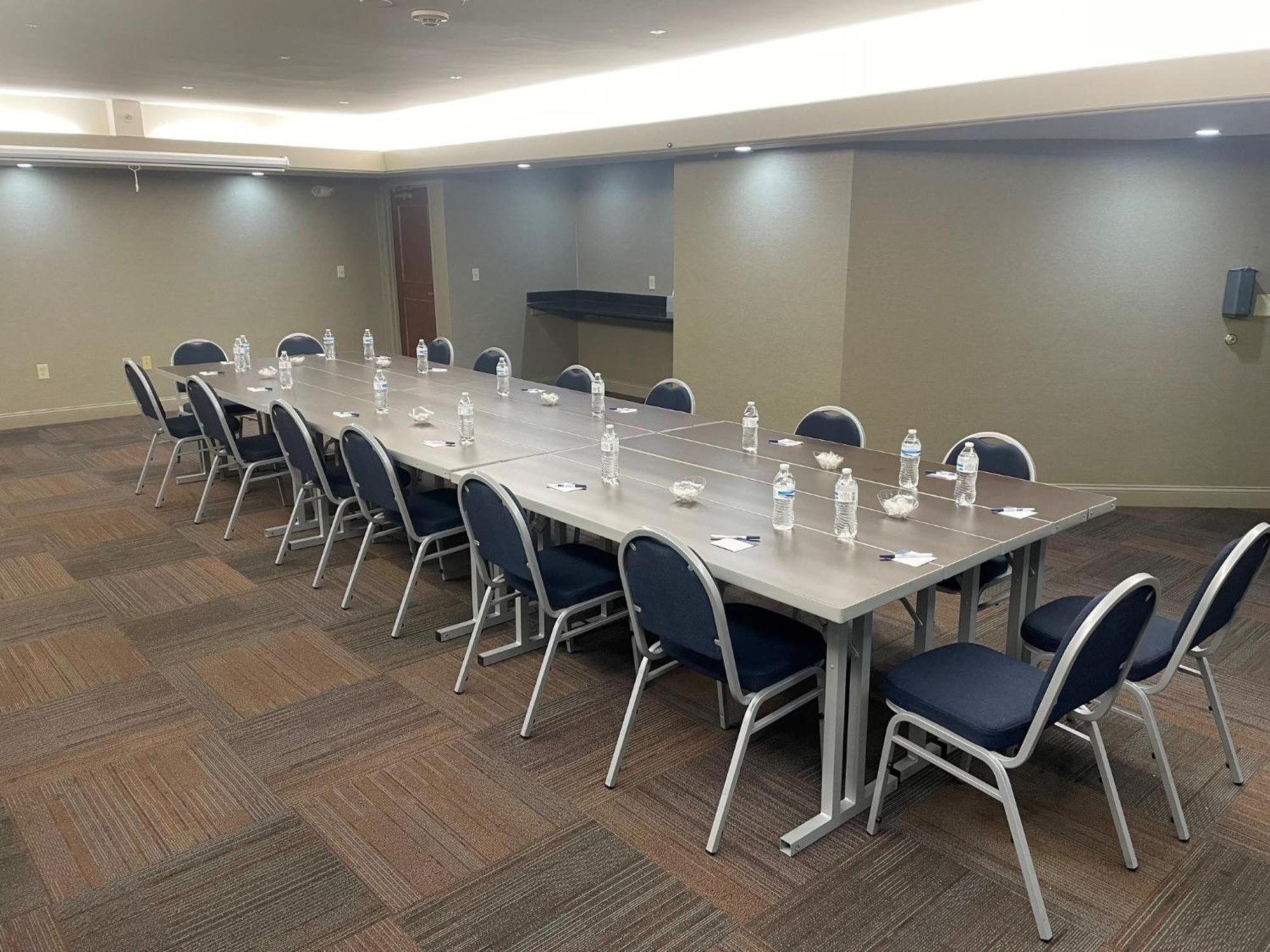 Holiday Inn Express Cleveland Downtown By Ihg Екстер'єр фото